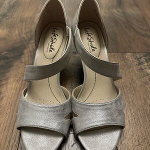 Life Stride Women's Metallic Heels